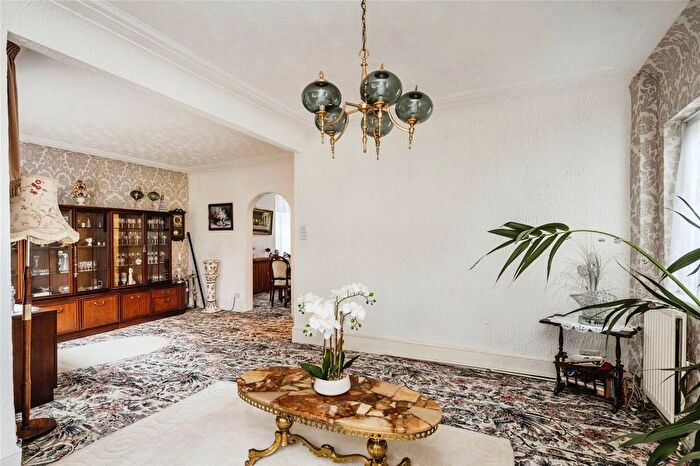 3 Bedroom Detached House For Sale In Middle Road, Ravenhill, Swansea, SA5