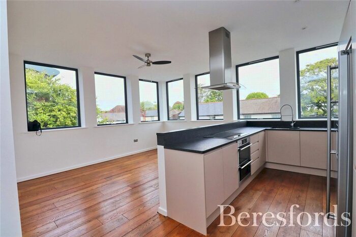 2 Bedroom Flat To Rent In Rivers House, Springfield Road, CM2