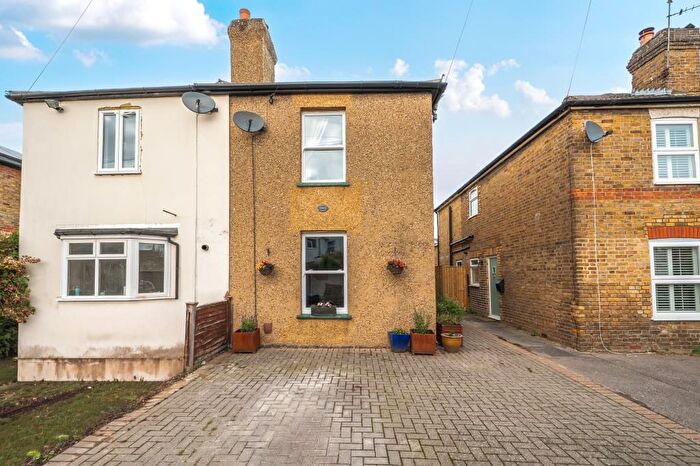 2 Bedroom Semi Detached House For Sale In Maidenhead, Berskhire, SL6