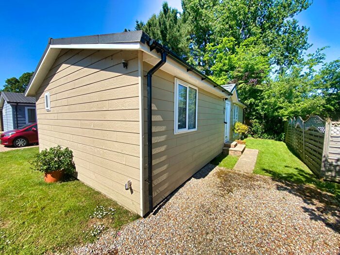 2 Bedroom Detached Bungalow To Rent In Golden Cross, Hailsham, BN27