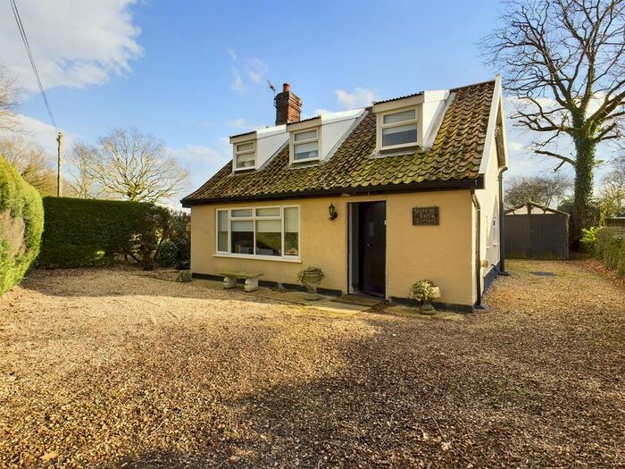 2 Bedroom Cottage For Sale In South Green, Pulham St. Mary, IP21