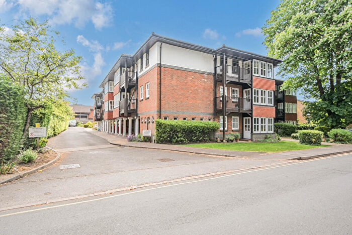 2 Bedroom Retirement Property For Sale In Madeira Road, West Byfleet, KT14