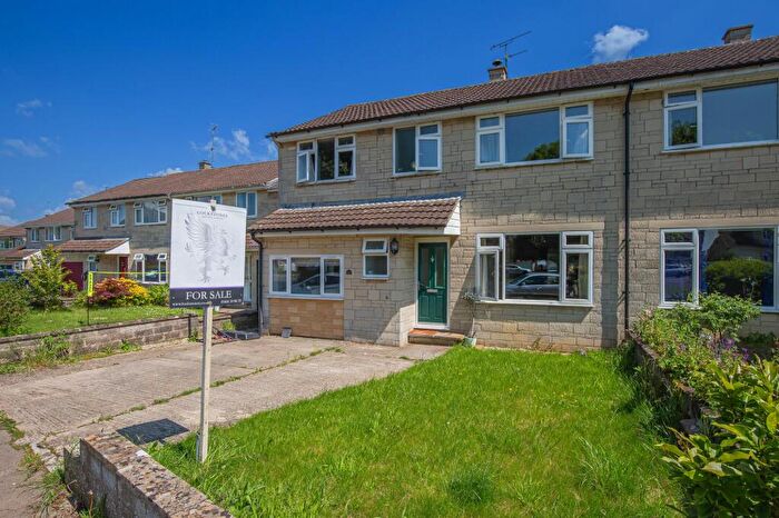 4 Bedroom Semi-Detached House For Sale In Pembroke Green, Lea, SN16