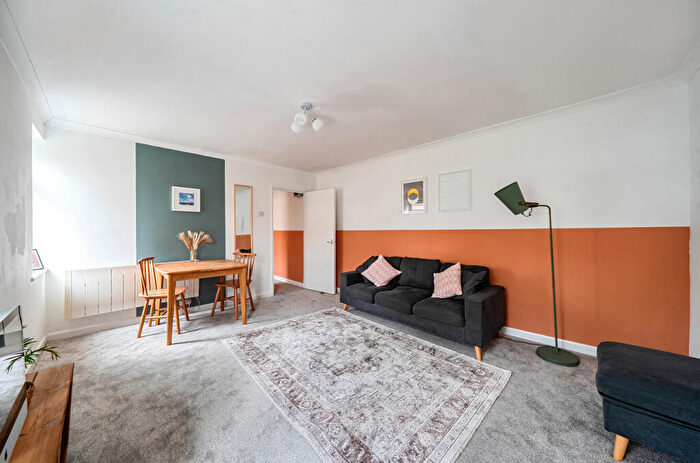 1 Bedroom Apartment For Sale In Lansdowne Lane, Charlton, London, SE7