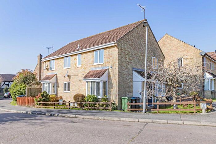 2 Bedroom House To Rent In The Lawns, Hemel Hempstead, Hertfordshire, HP1