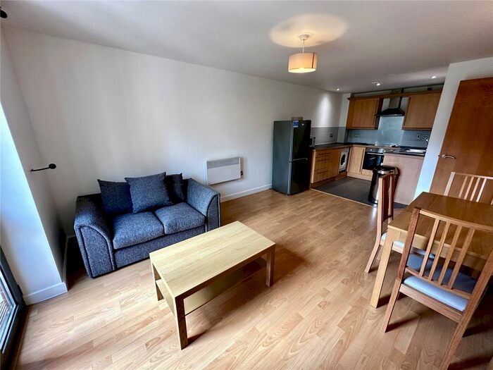 2 Bedroom Flat To Rent In City Walk, Leeds, West Yorkshire, LS11