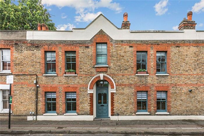3 Bedroom Terraced House For Sale In Oldhill Street, London, N16