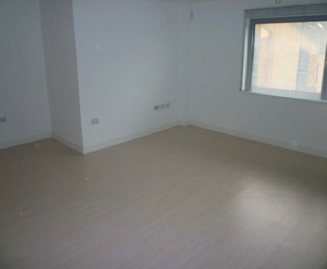 Flat To Rent In Manor Mills, Leeds, LS11