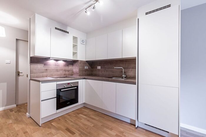 1 Bedroom Flat To Rent In Bushey Grove Road, Bushey, WD23