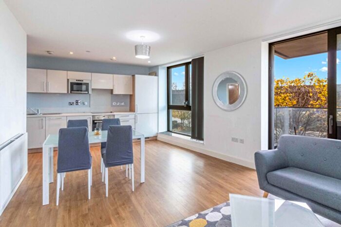 2 Bedroom Flat To Rent In Connaught Heights, E16