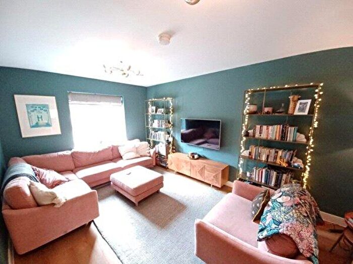 2 Bedroom Apartment To Rent In College Place, London, NW1