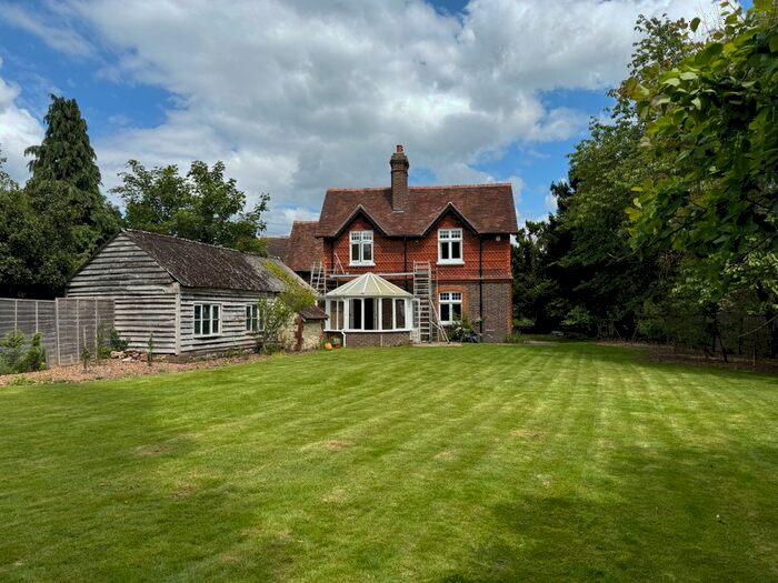 6 Bedroom Semi-Detached House To Rent In Lawrence Lane, Buckland, RH3