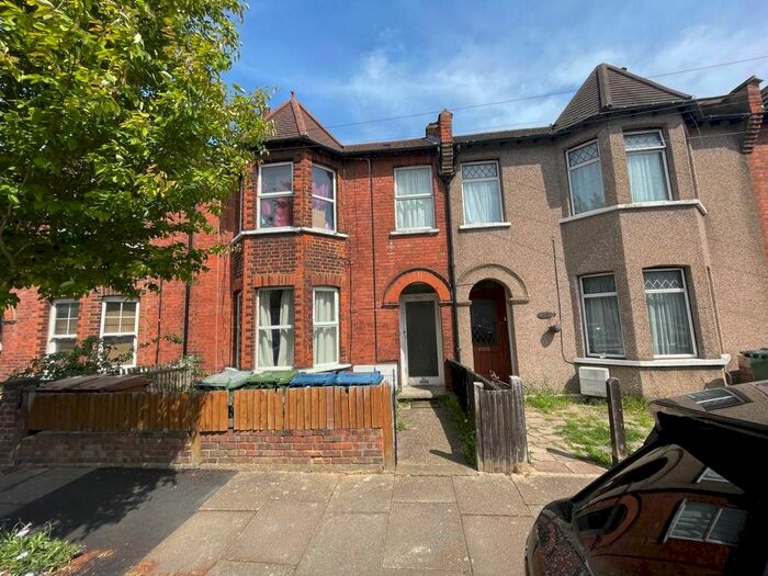 2 Bedroom Flat To Rent In Rosslyn Crescent, Harrow, HA1