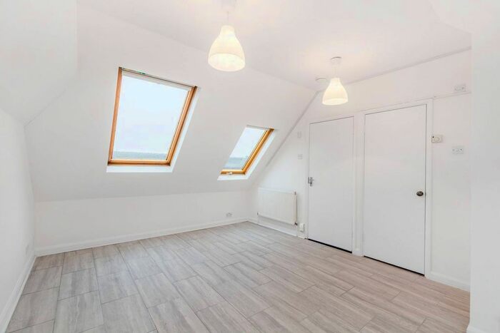 Studio To Rent In Greenford Road, Perivale, Greenford, UB6