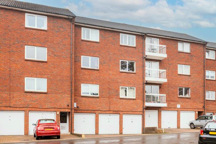 2 Bedroom Flat To Rent In Theresas Walk, Sanderstead, South Croydon, CR2