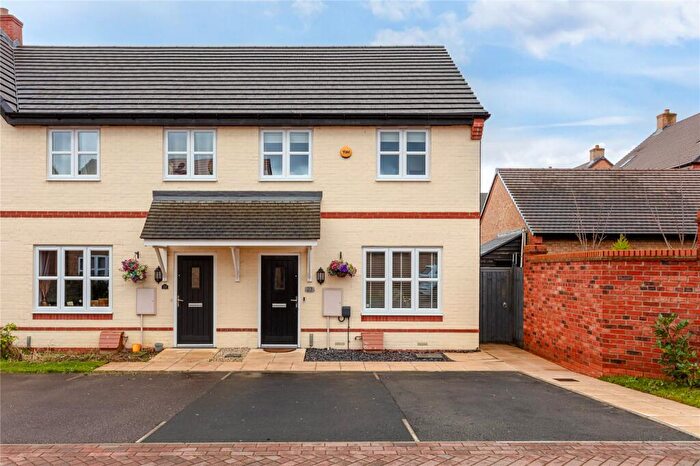 3 Bedroom End Of Terrace House For Sale In Birch Grove, Ampthill, Bedfordshire, MK45