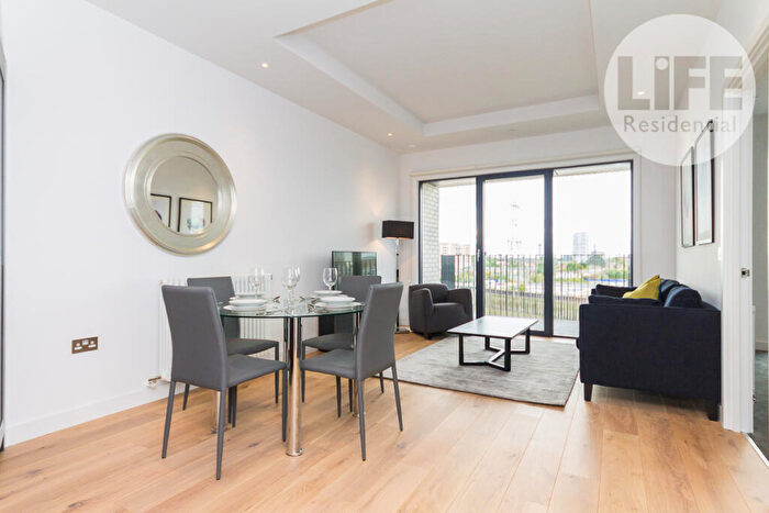 1 Bedroom Apartment To Rent In Grantham House, Botanic Square, London City Island, London, E14