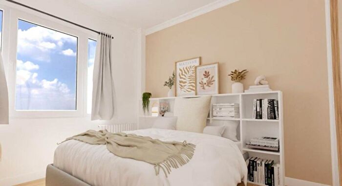 3 Bedroom House For Sale In Kingswood Way, Sanderstead, South Croydon, CR2
