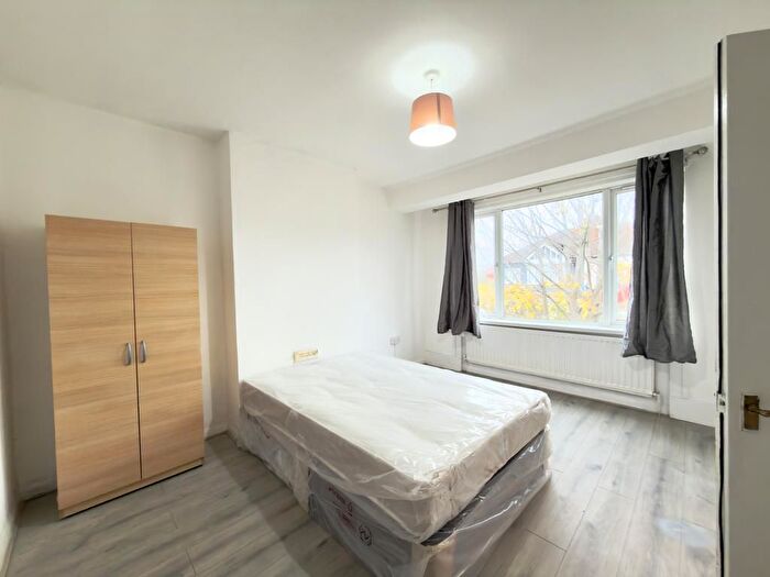 Studio To Rent In Edgehill Road, Mitcham, CR4