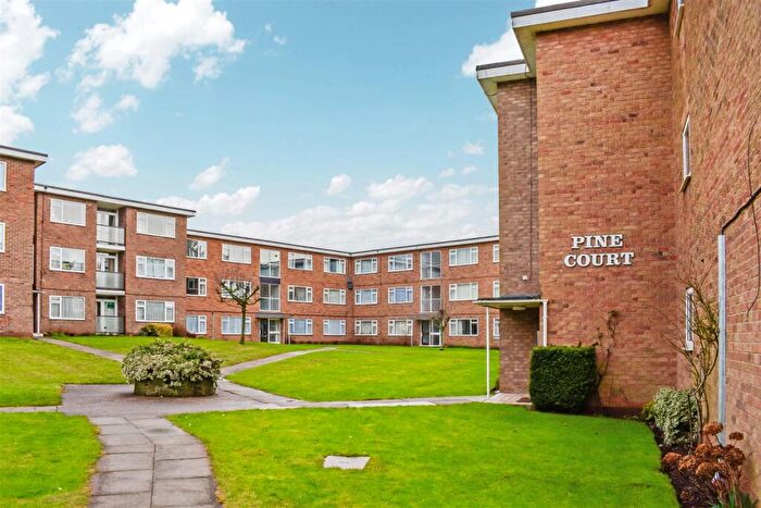 2 Bedroom Apartment For Sale In Pine Court, Leamington Spa, CV32