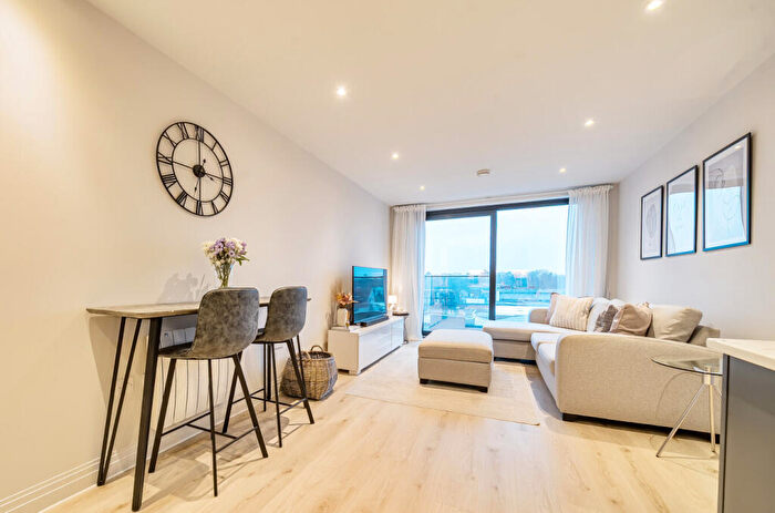 2 Bedroom Flat For Sale In Pembroke Broadway, Camberley, Surrey, GU15
