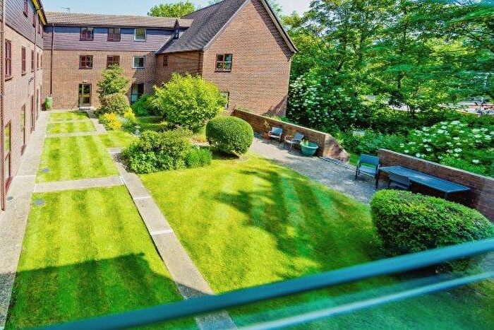 2 Bedroom Property To Rent In Pond Cottage Lane, West Wickham, BR4