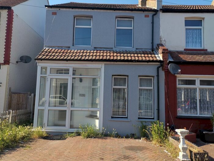 3 Bedroom Semi-Detached House To Rent In Central Avenue, Southend, SS2