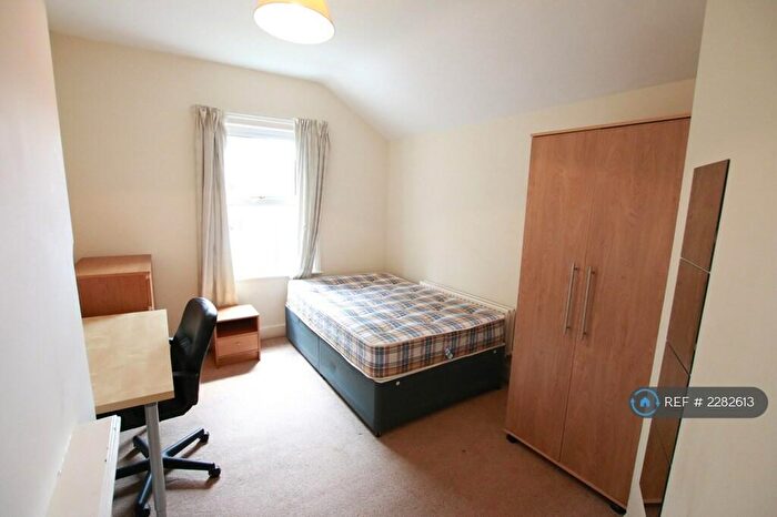 4 Bedroom Terraced House To Rent In Grange Avenue, Reading, RG6