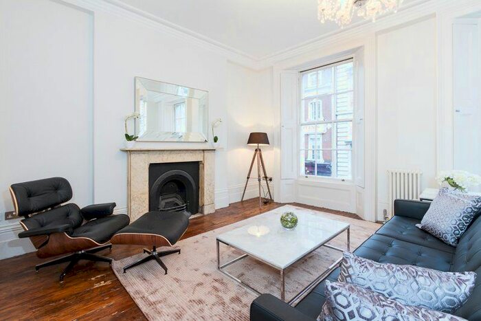 3 Bedroom Flat To Rent In Wellington Street, Covent Garden, London, WC2E