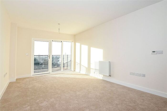 1 Bedroom Flat To Rent In Clarence Avenue, London, IG2