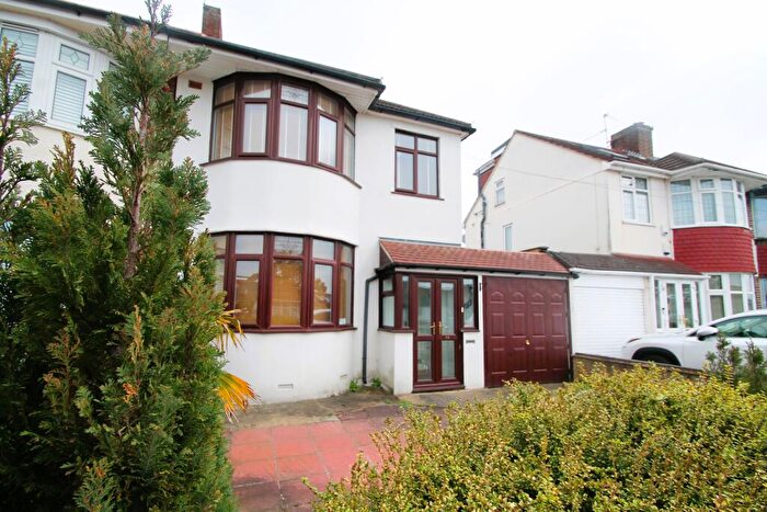 3 Bedroom Semi Detached House To Rent In Strafford Avenue, Clayhall, Ilford, Redbridge, IG5