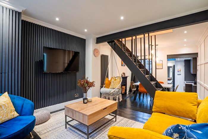 2 Bedroom Terraced House For Sale In Constitution Hill, Gravesend, Kent, DA12