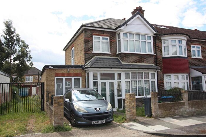 3 Bedroom End Of Terrace House For Sale In Elmhurst Avenue, Mitcham, CR4