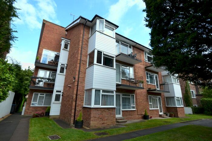 1 Bedroom Flat To Rent In Lovelace Road, Surbiton, KT6