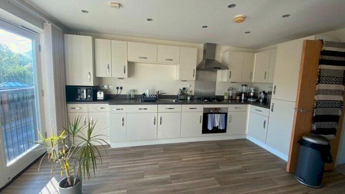 2 Bedroom Flat To Rent In Kings Court, Penistone, Sheffield, South Yorkshire, S36