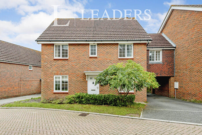 5 Bedroom Link Detached House To Rent In Oakhill Chase, Poundhill, RH10