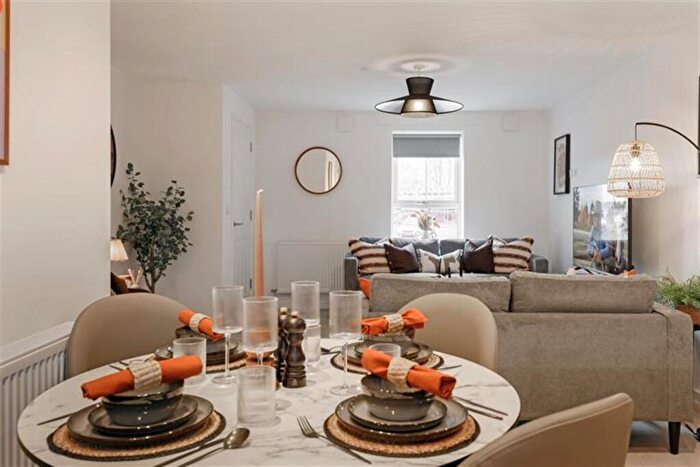 3 Bedroom End Of Terrace House To Rent In Casa, North Valley, Nottingham, NG7