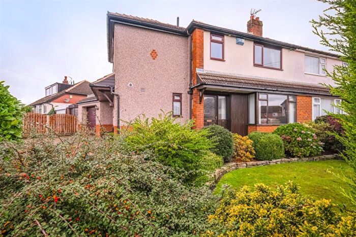 4 Bedroom Semi-Detached House For Sale In Deer Croft Drive, Huddersfield, HD3