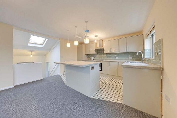 3 Bedroom Town House For Sale In Goodshaw Avenue, Loveclough, Rossendale, BB4