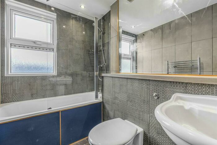 2 Bedroom Flat To Rent In Chertsey Court, Mortlake, SW14