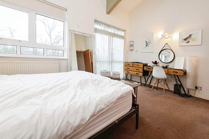 2 Bedroom Apartment For Sale In Yew Tree Road, Moseley, Birmingham, B13
