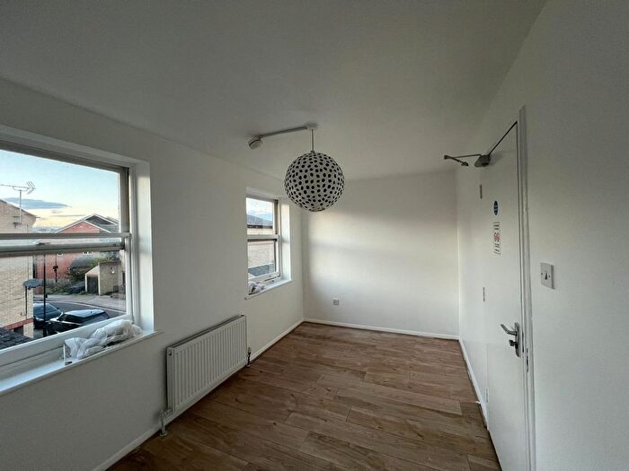 3 Bedroom Maisonette To Rent In Edmeston Close, London, E9