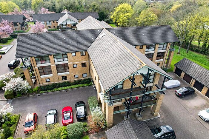 3 Bedroom Flat For Sale In Woodward Place, Loughton Lodge, Milton Keynes, MK8