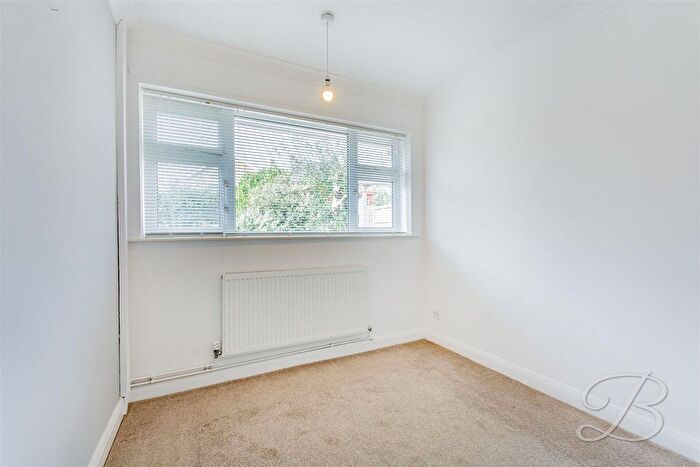 2 Bedroom Detached Bungalow To Rent In Sherwood Avenue, Edwinstowe, Mansfield, NG21