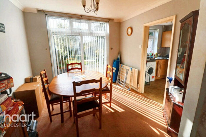 3 Bedroom Semi Detached House For Sale In Kingsway, Leicester, LE3