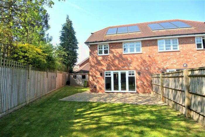 3 Bedroom House To Rent In Bracknell, RG42