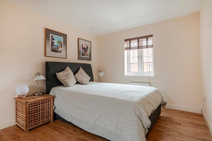 4 Bedroom Link Detached House To Rent In Epsom Way, Bicester, OX26