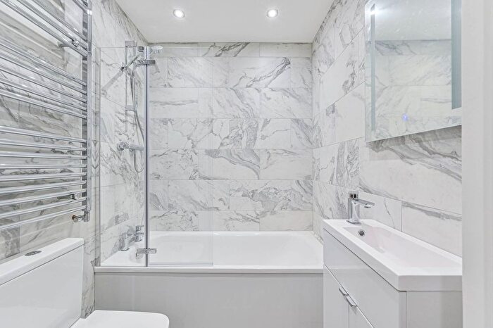 2 Bedroom Flat To Rent In Rye Lane, Peckham, London, SE15