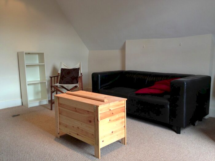 1 Bedroom Flat To Rent In Queens Road, Wimbledon SW19