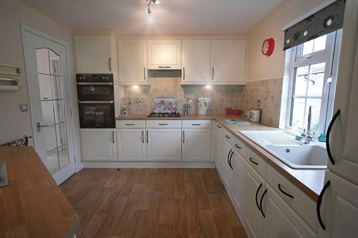 2 Bedroom Mobile/park Home For Sale In Palm Court, Wickford, SS11